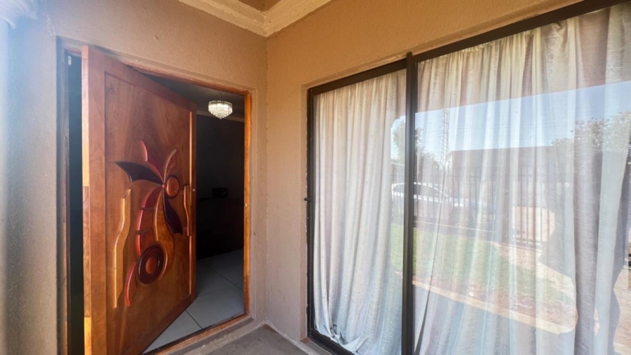 3 Bedroom Property for Sale in Kutlwanong Northern Cape